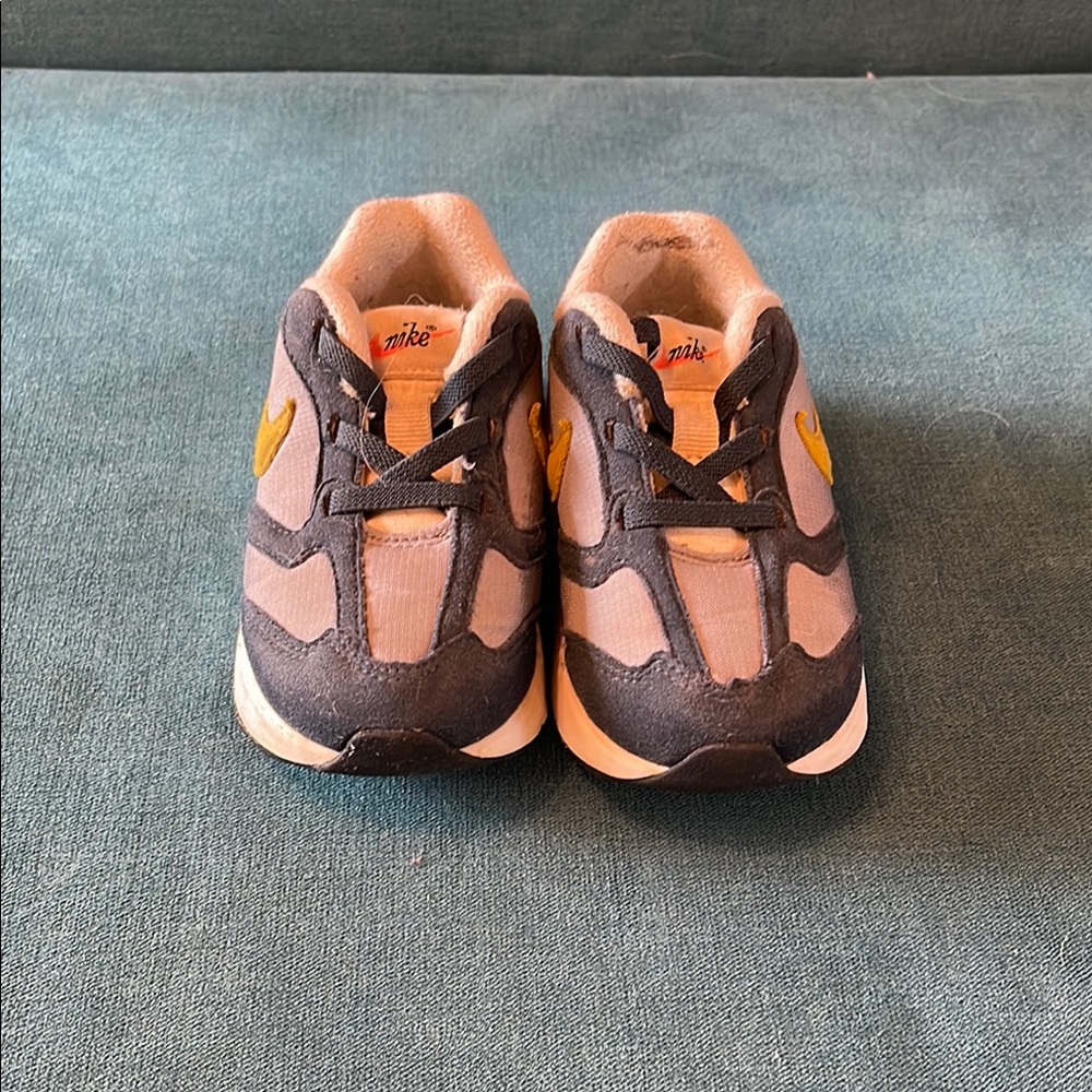 Nike Kids' Black and Yellow Sneakers